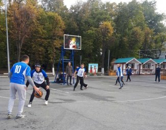 ​В Ульяновске прошел турнир по уличному баскетболу среди трудовых коллективов
