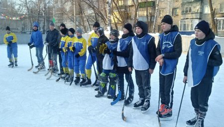 ​В Ульяновске состоялся турнир по хоккею с мячом, посвященный Сталинградской битве