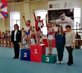 ​Ульяновская гимнастка вернулась домой с золотой медалью