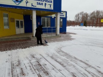 ​Территории спортивных учреждений Ульяновска очистили от снега