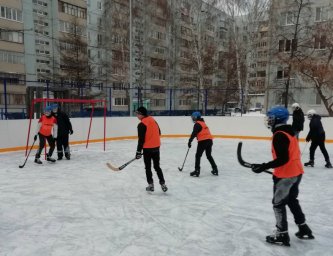 ТОС Ульяновска продолжают играть в хоккей