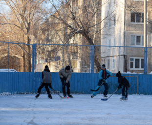 ​В Ульяновске началась подготовка и заливка ледовых катков