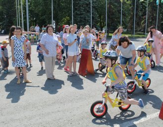 ​В Ульяновске прошли соревнования по беговелам среди дошколят